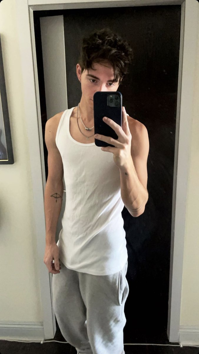 ITSMEBECCALAUDI's tweet photo. Holy shit Corbyn looks so good! How are we breathing the same air as Corbyn Besson? I am currently doing homework and freaking out at the same time! 😍🥵 https://t.co/V7NYgMMjoQ