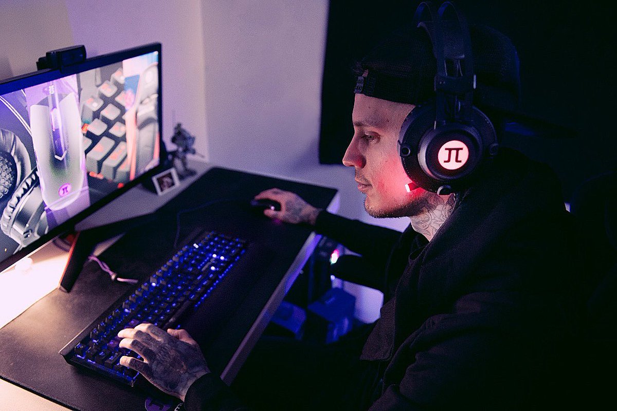 PabloHolmanC's tweet photo. @primusgamingpi 👾
Orgulloso de ser parte de la #LegionPrimus 🔥
Foto @_sakre
#PrimusGaming #legion #gamer #streamer #throno #Gladius32000DPI #Ballista200S #Arcus150T #gaming #twitch #content #creator #pabloholman #thronos200s #PrimusArsenal 3/3 https://t.co/Ag9tWVvcUU
