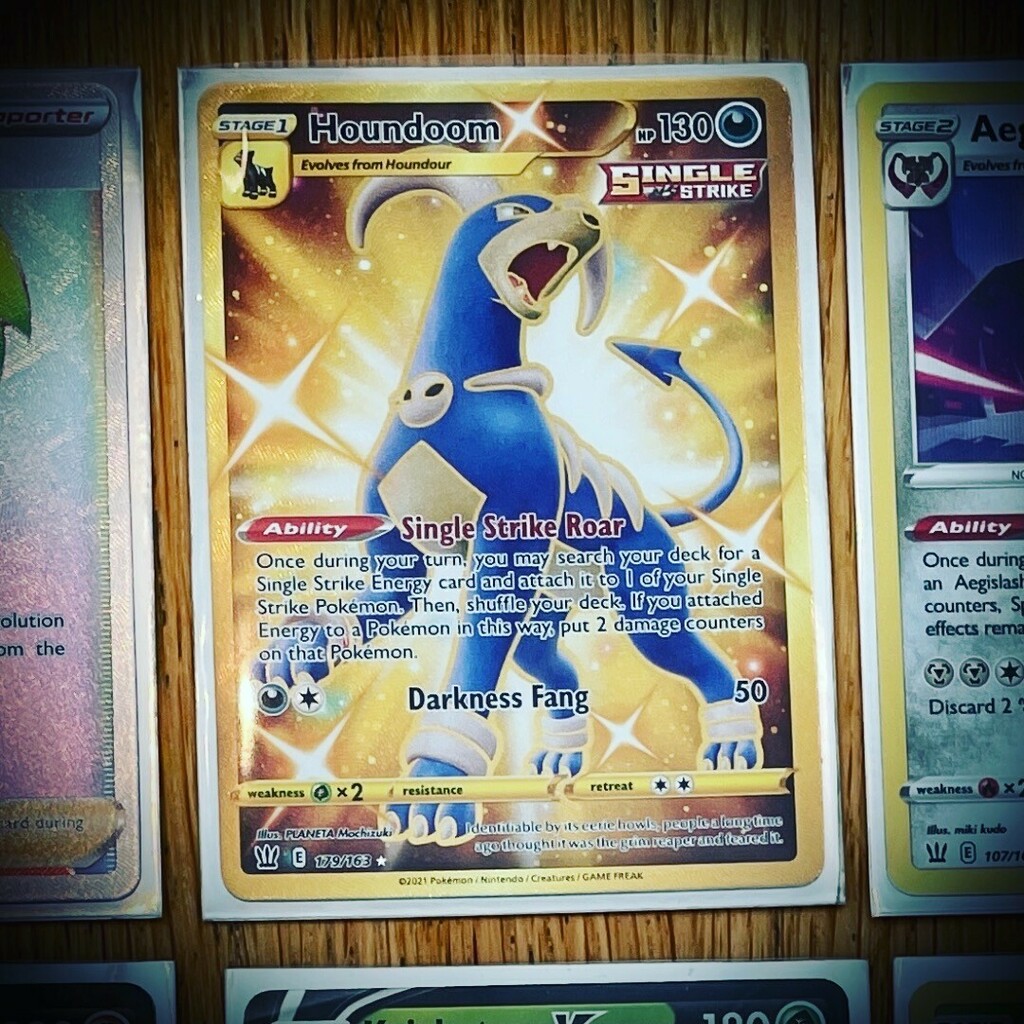 TheElecGamer10's tweet photo. Gold Houndoom. ❤️ #pokemon #tcg #swordandshield #battlestyles https://t.co/HYBZJH5zjC https://t.co/2g6xkOnBoJ