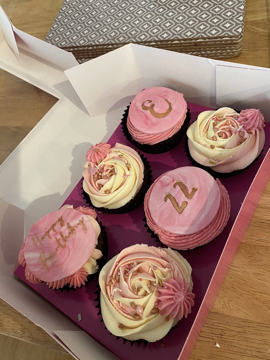 msrebecky98's tweet photo. Very delighted with how far I’ve come with my baking, took it up exactly a year ago as a hobby for the owl mental health and have started a business 🥺🥰 people have been so supportive ! #kildare https://t.co/0ToU2vCnH3