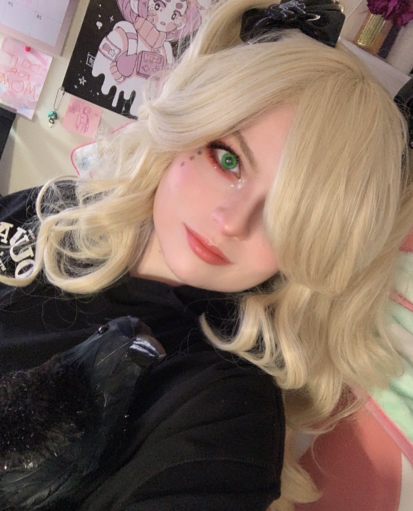 vallites's tweet photo. Hey space cowboys! I’m Valla + I’m new to the #lgbtq #streamers community! 🏳️‍🌈💕

Tonight I’m having my second stream ever + I’m super pumped! We’re gonna be playing #atdeadofnight ...at night😎🌙 

Come join me over on https://t.co/W3zLXxbr85 ✨ I’d love to make some friends! 👽 https://t.co/kQ6BNDJlDr