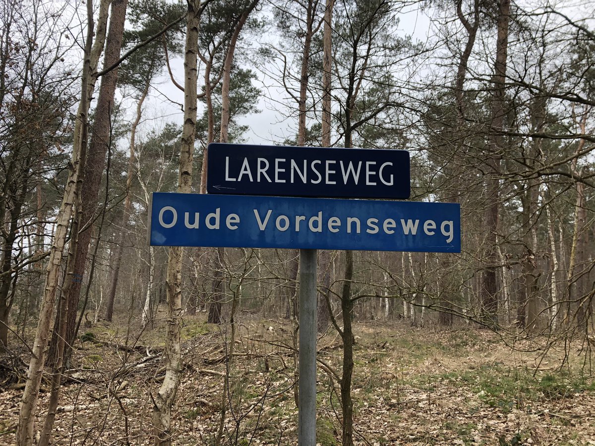 JovanckaHoman's tweet photo. Op pad met een foldertje wandelroutes.
Verdwalen op de “korte route”, per ongeluk terecht komen op de “lange route”, daar de weg kwijtraken en via Google maps teruglopen. #struggles #padvinders WELKE WEG IS DIT DAN??!!! 🤷🏻♀️ https://t.co/BOrLSphg3h