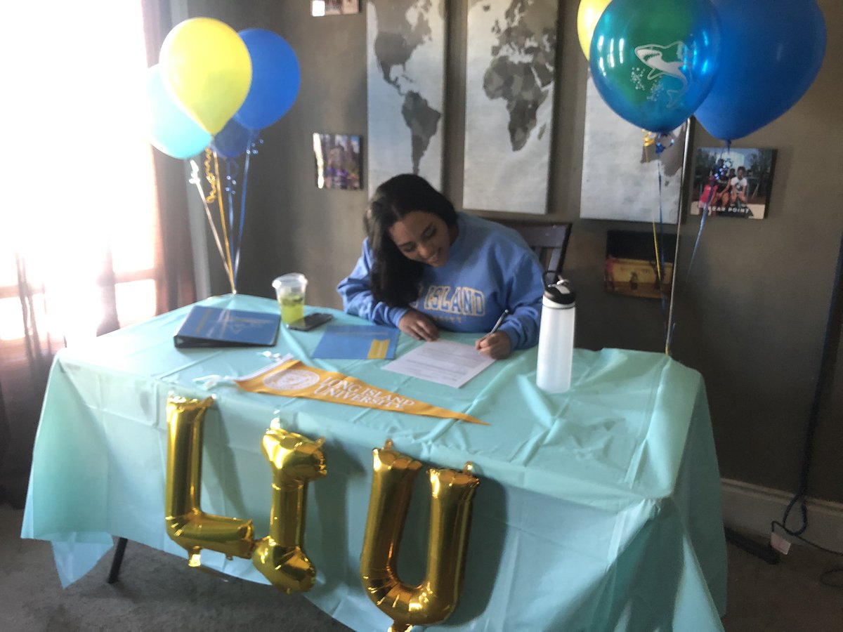 CityHonorsWRFC's tweet photo. Congratulations to senior captain @bella__514 form @cityhonors on committing to play rugby at @LIUWRugby in the fall of 2021. The team is all so proud of you. https://t.co/CK6SnIsuqN
