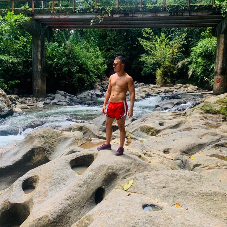 Alecespd's tweet photo. Feliz Diomigo. #FelizFinDeSemana #tico #stroge #gaylatinos #fitness #gayfit #gayman #fitboy #rio #riofortuna #natural #naturaleza https://t.co/qmi52H84LV