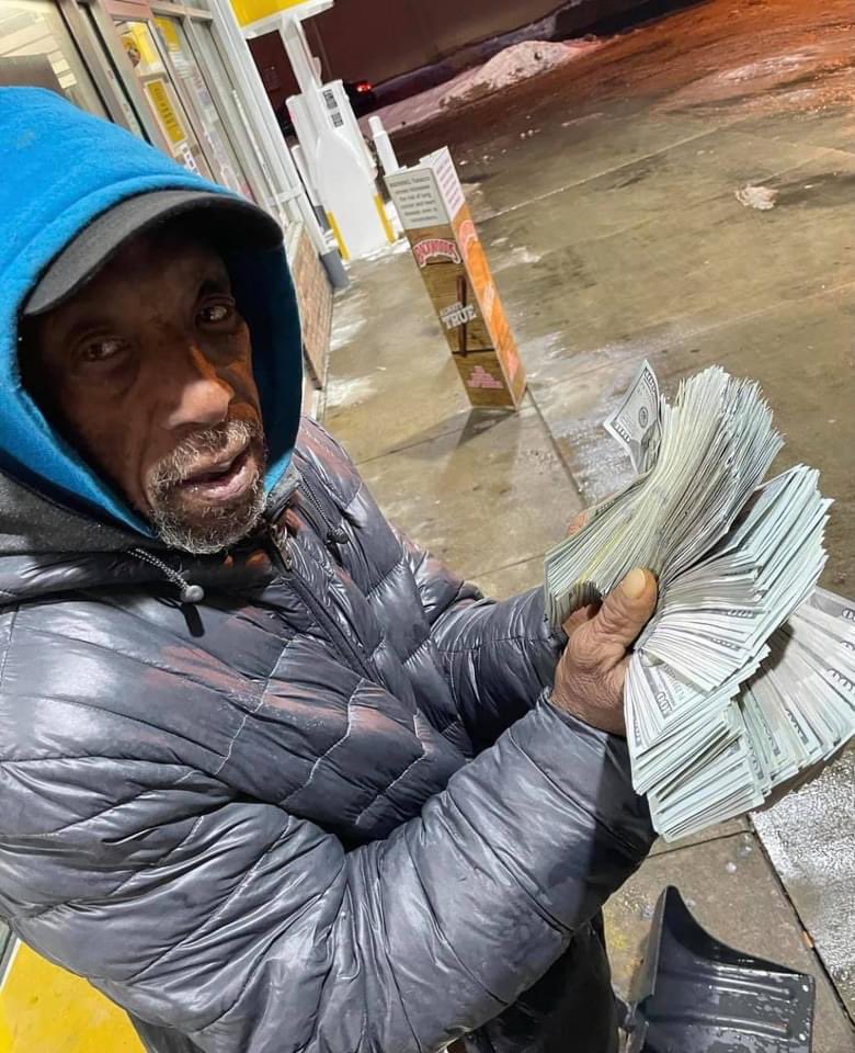 1smittee's tweet image. Me still getting to it when I get old 😭💰💰