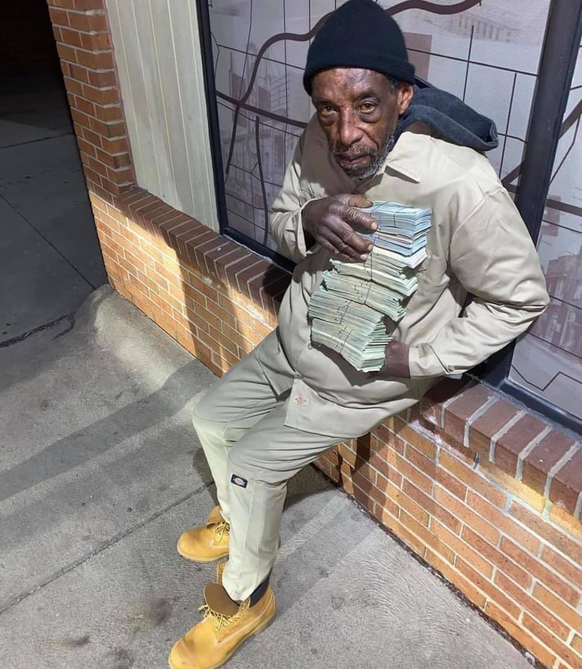 1smittee's tweet image. Me still getting to it when I get old 😭💰💰