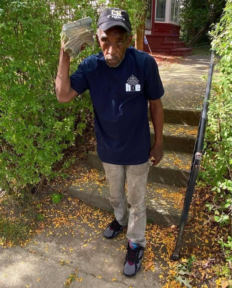 1smittee's tweet image. Me still getting to it when I get old 😭💰💰