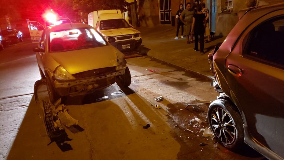 informateaca1's tweet photo. Manejaba borracha y choco un auto estacionado, escapo corriendo
#Noticias #Manejo #Borracho #Choque #Auto #Ebriedad #Escape #Informateaca #BahiaBlanca
https://t.co/2jo2qHp6xU https://t.co/3V60gbZdvQ