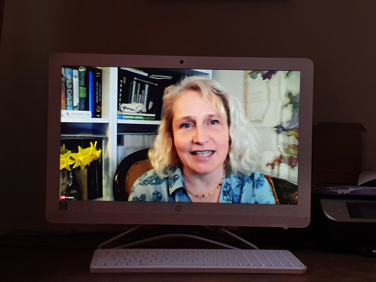 SharonEnv1's tweet photo. Happening live now - tune in the #SpringReadings session - the lovely @AmyJaneBeer is reading now. #springishere #IntlForestDay #springtime #sundayvibes Thanks @StephenMoss_TV - this is just fantastic. 🙏👍🌱🌏 https://t.co/wt35cNz906