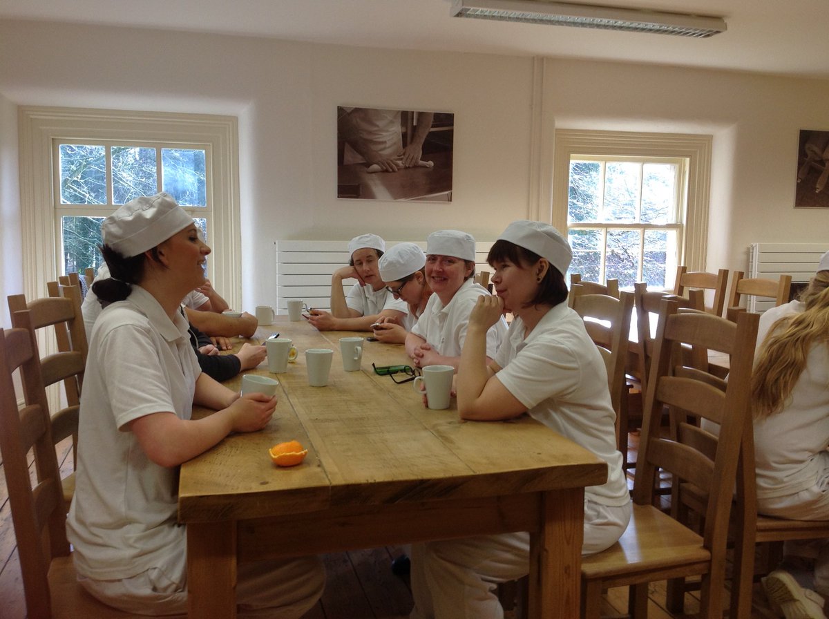artisanschool's tweet photo. #students #breadschool #bakingclasses #artisanskills #newskills https://t.co/GkFFk8ATkI