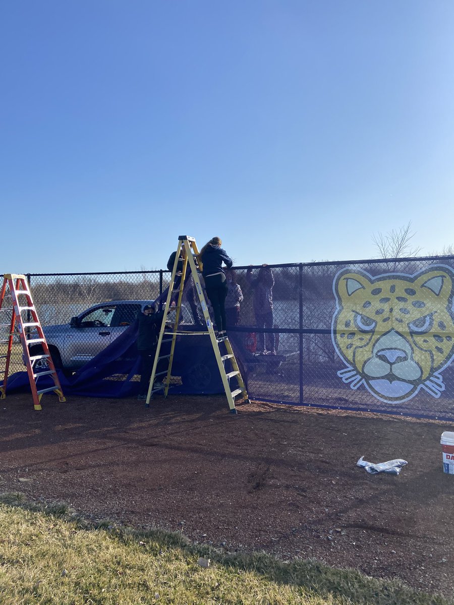 SoftballSja's tweet photo. Excited for our new wind screen! #readyfortheseason #4hourslater https://t.co/jvUbw3RB4o