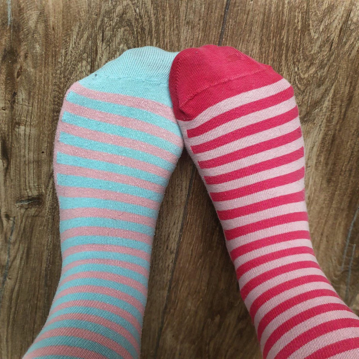 21 marca to pierwszy dzień kalendarzowej wiosny. Ale nie tylko... Dziś jest także obchodzony Światowy Dzień Zespołu Downa. Na znak solidarności z osobami z  zespołem Downa załóż dwie różne skarpetki. 
#swiatowydzienzespoludowna #worlddownsyndromeday #dzienkolorowejskarpetki