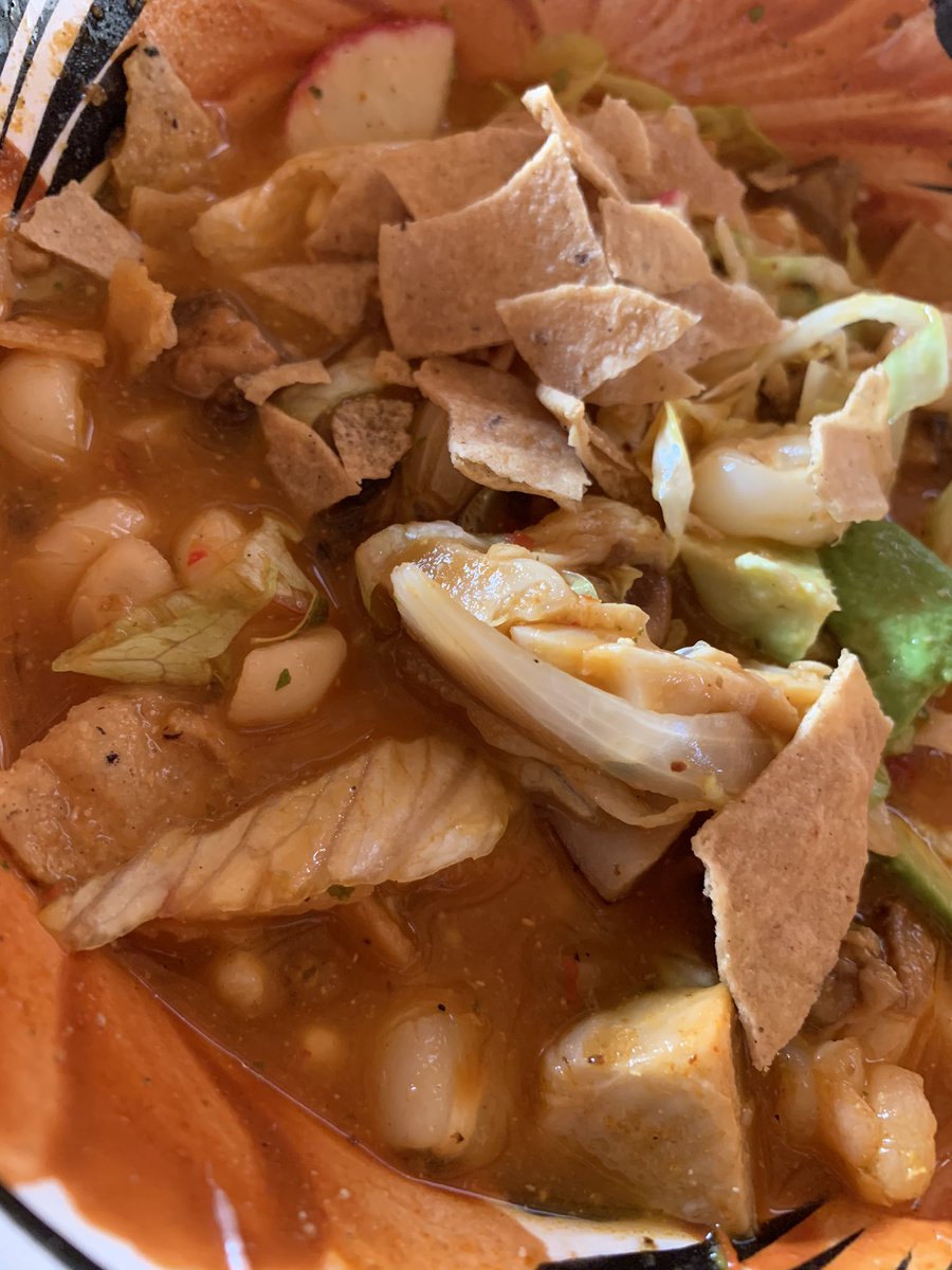 namnamBCN's tweet photo. Hoy es día de la poesía, así que les dejo un poema: pozole vegano de setas. ¿Quién necesita cerdo cuando puede darle sabor a un buen caldo de verduras con un sofrito de primera y una picada de caldereta de langosta? #meatlessSaturday #díamundialdelapoesía #LasRecetasdeÑamÑam https://t.co/O4oBYYxiRT
