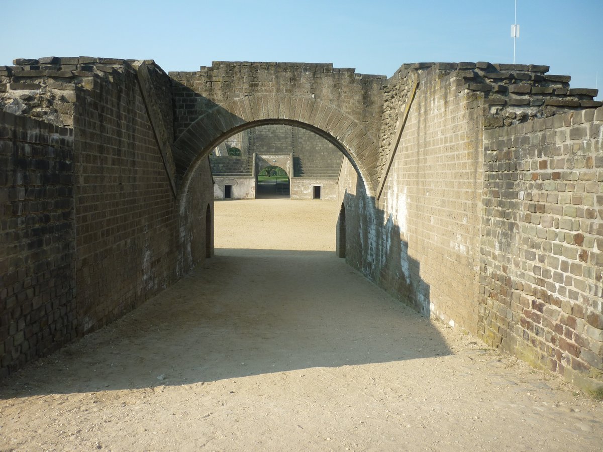 DrJEBall's tweet photo. Interior & exterior arches from the partially-reconstructed #Roman amphitheatre in the archaeological park at Xanten (Germany), formerly an important legionary fortress & colonia in #RomanGermany.
#MarchArch #RomanArchaeology https://t.co/N5gN42TQSH