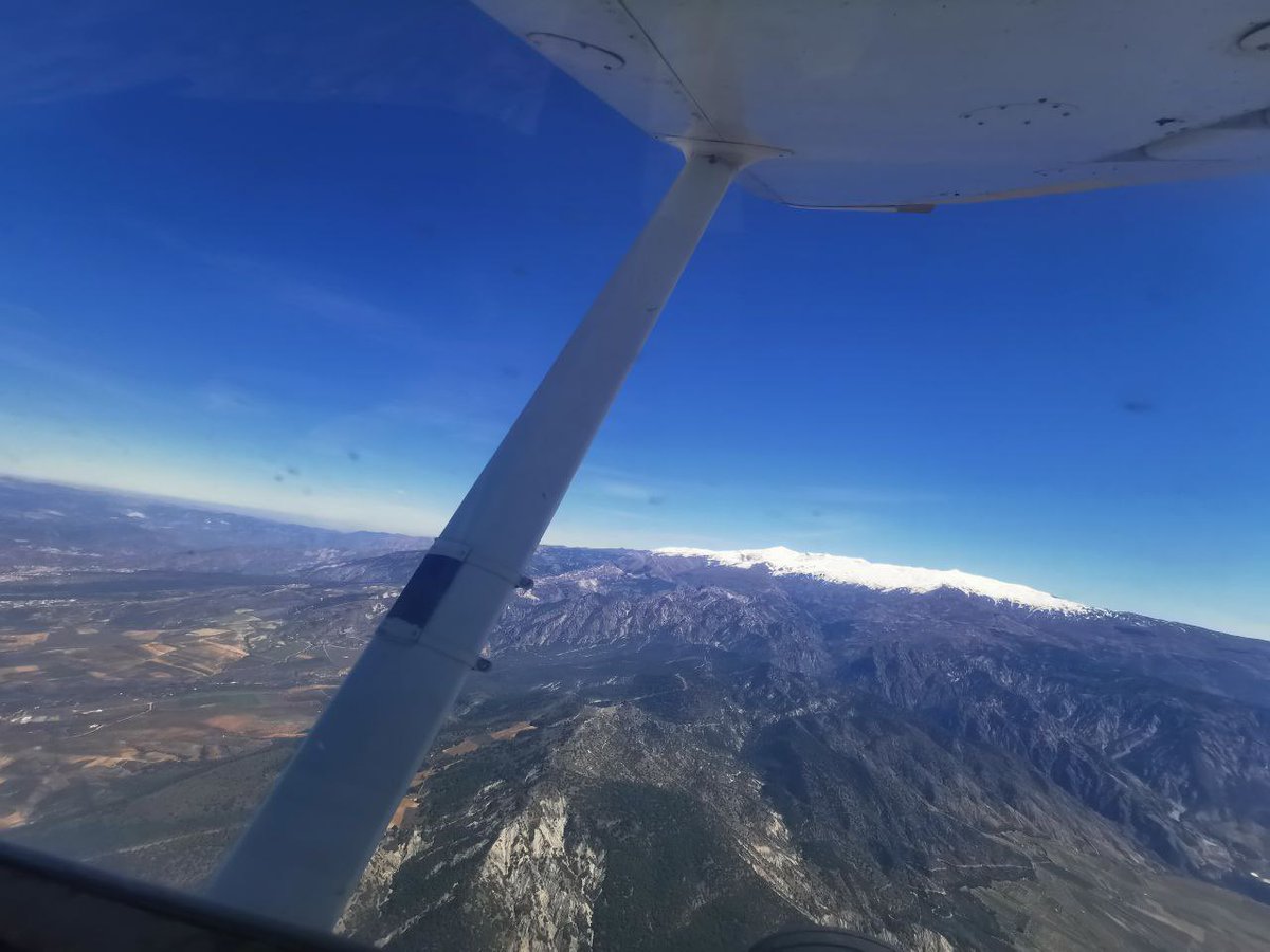 Sólo se siente Paz y Libertad.
Cumpliendo sueños mientras se disfruta el camino!
✈️
#atpl #aviation #avgeek #cessna #sky #sierranevada #pilot #pilotlife #pilotlifebybike #aviationphotography #aviationlovers #espadafor