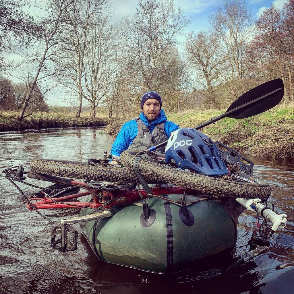 OUTDOORGEEK's tweet photo. Wann wird’s mal endlich wieder Sommer,... 🎶🎶🎶 #bikepacking + #packrafting = #bikerafting https://t.co/iSSnjENAYl https://t.co/qO1OS8Dndw
