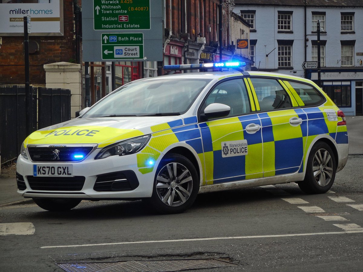 FPhotographer05's tweet photo. A new @warkspolice @SVSolutionsltd @PeugeotUK 308 at an incident in Leamington Spa https://t.co/9OAYYkaLAE