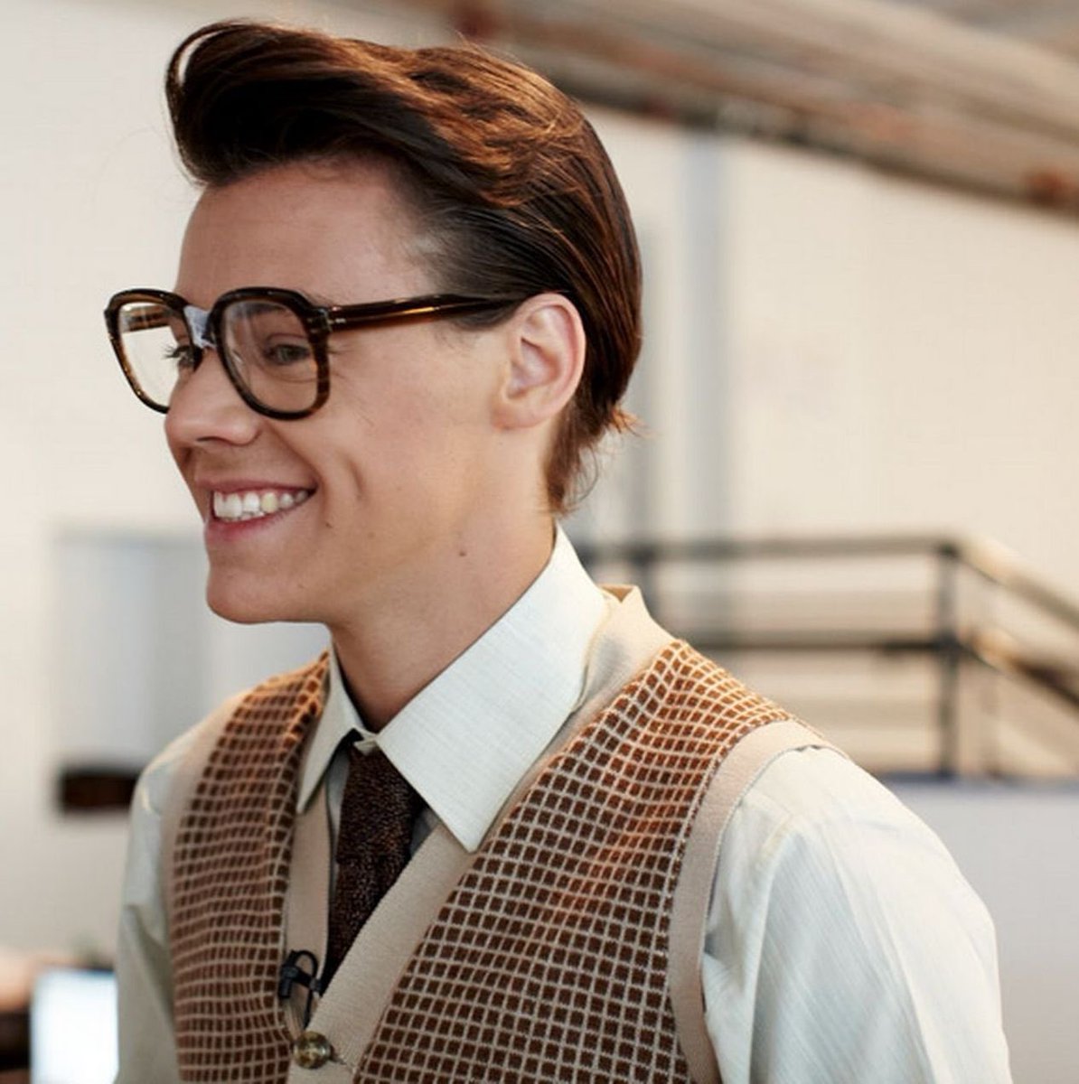 Harry Styles as Marcel in the Best Song Ever music video, 2013., image size:1194x1200