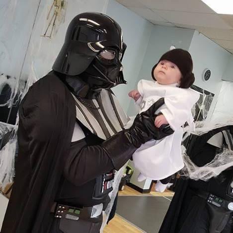 cris_tha_menace's tweet photo. Still one of my favorite Halloween costumes. #IAmYourFather #UseTheForce #BestHalloweenEver #CostumeWin https://t.co/OUcrb6OJYY