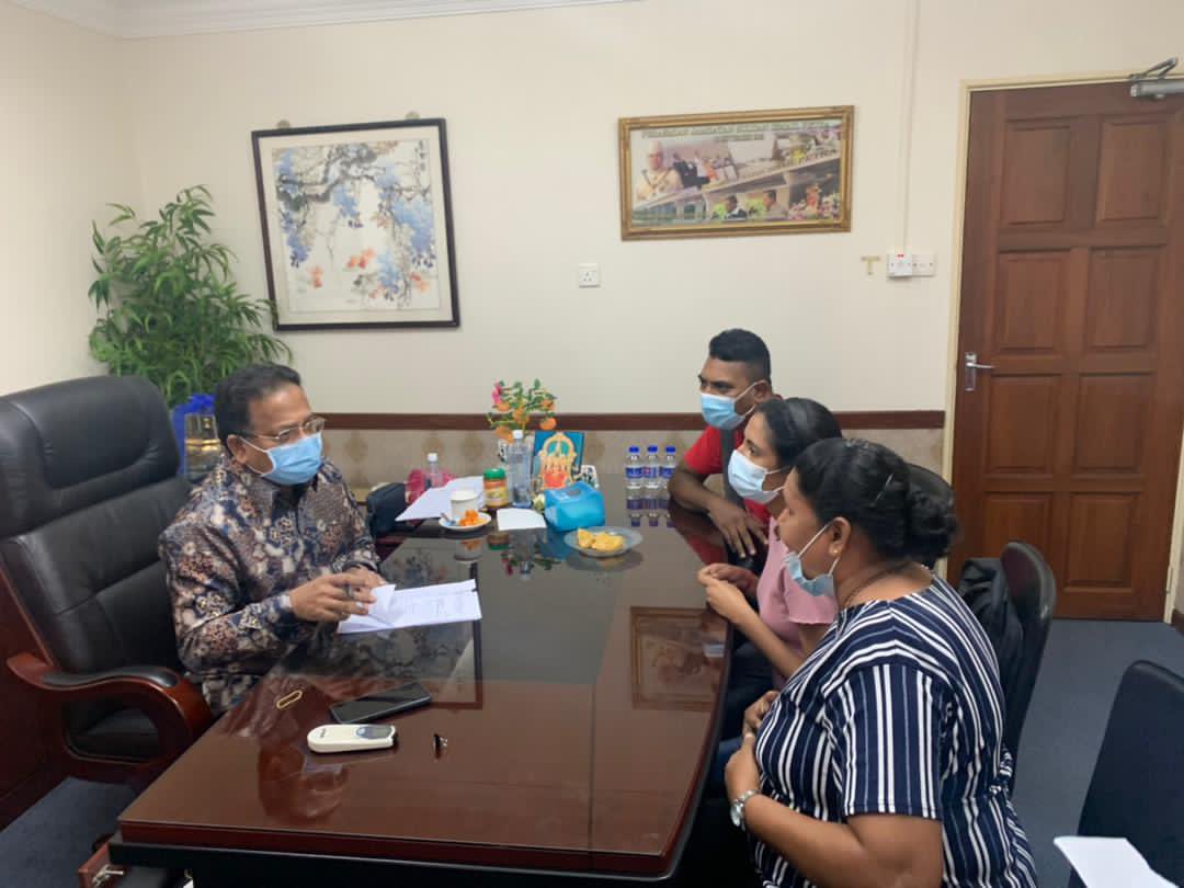 TSVigneswaranSA's tweet photo. Setiap minggu, saya adakan perjumpaan dengan masyarakat tempatan seperti kebiasaan mendengarkan rintihan serta keluhan rakyat secara terus.Saya akan sentiasa bersedia untuk membantu rakyat yang memerlukannya. 
 #TSV
#TanSriSAVigneswaran
#P062 #SungaiSiput
#JelajahKasihSungaiSiput https://t.co/AQu82AZMjm