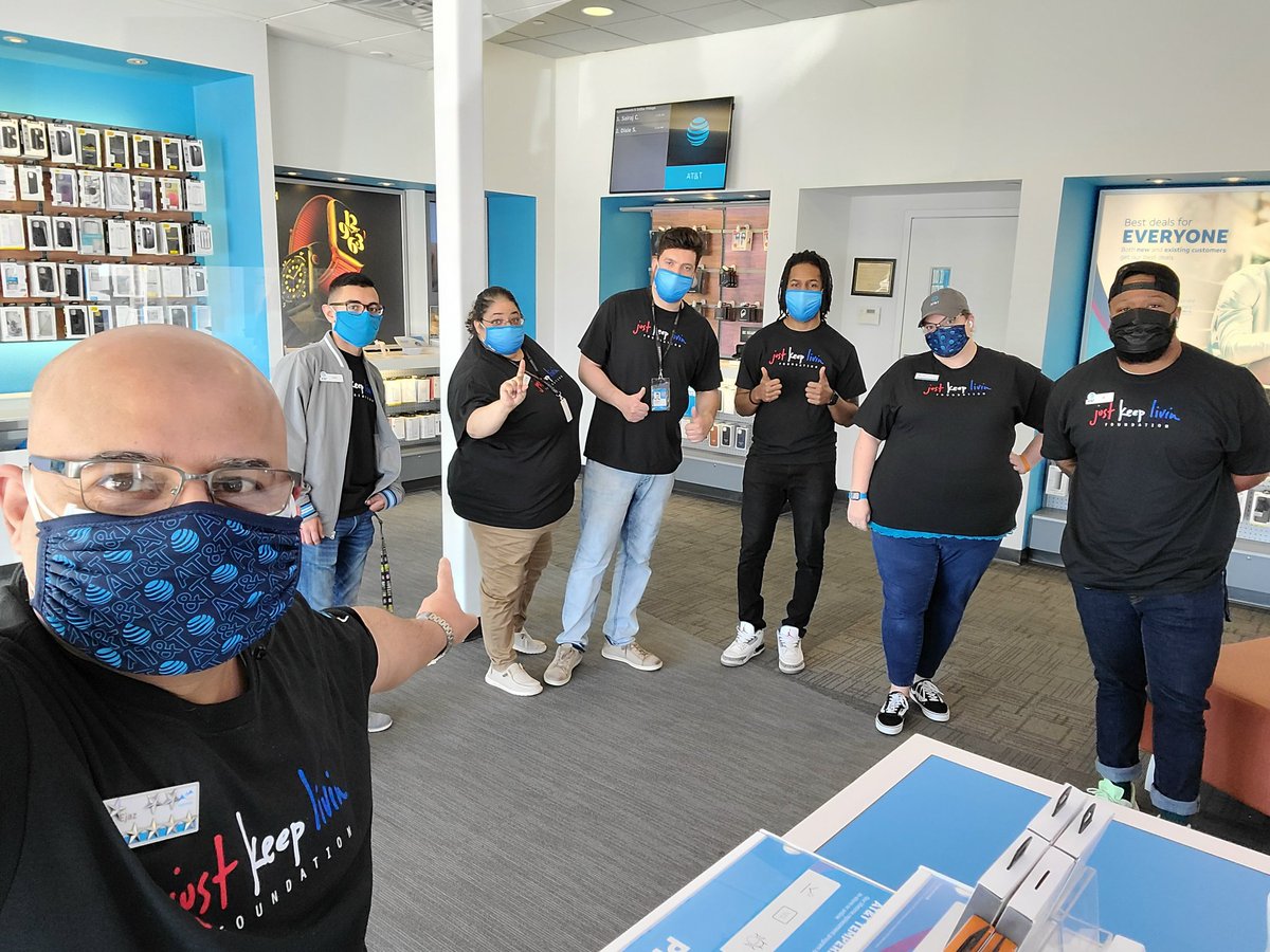 Ejazakbar55's tweet photo. Sunday Funday! Team Eldorado is ready to help our valued customers! #NTX_Market #rockthemask #lifeatatt #justkeeplivin #TexasMusic @LynetteMAguilar @TerronJernigan @CopelandJKyle @candidotellez2 @carter1278 @MorganBATT1 https://t.co/Qi73tuYiNn
