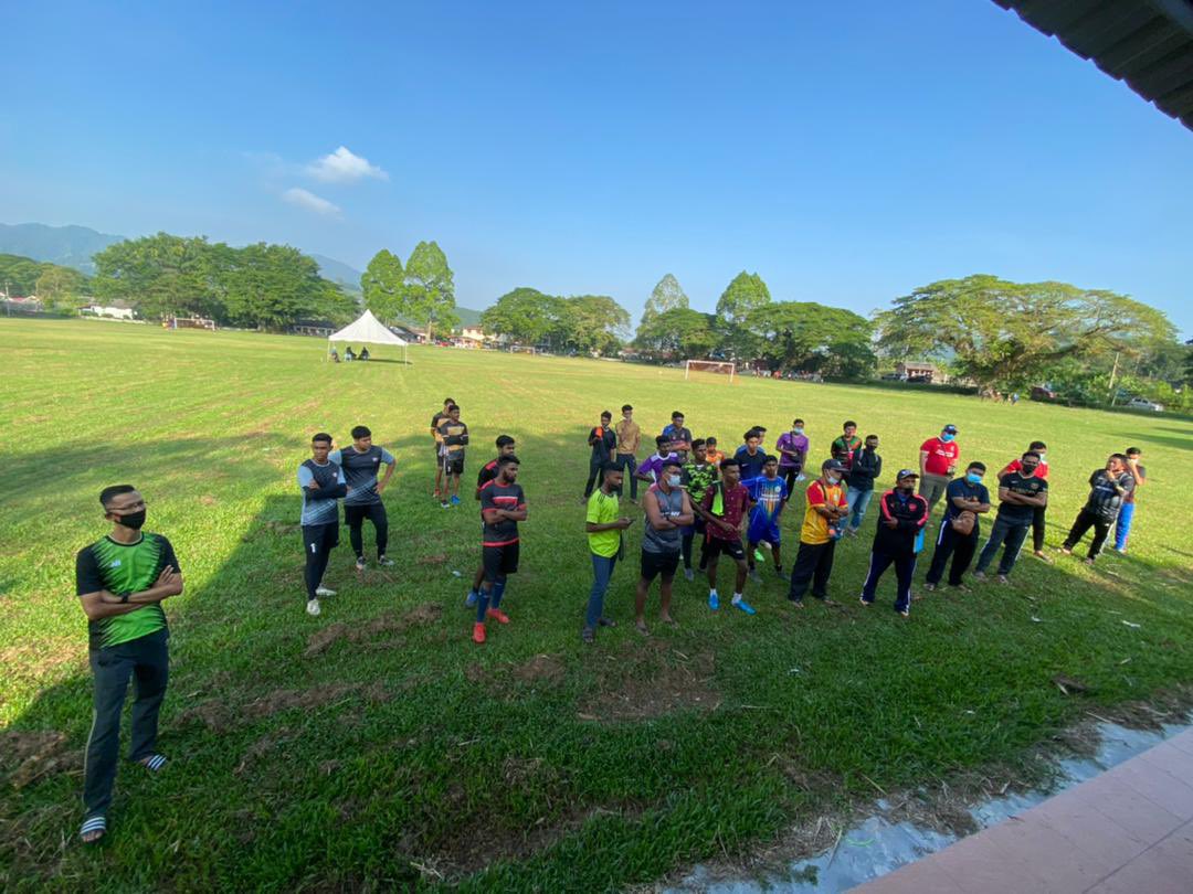 TSVigneswaranSA's tweet photo. Saya telah merasmikan Majlis Penyampian Piala Tan Sri Dato’ Sri SA Vigneswaran (Karnival Sepakan Penalti 2021) di Sungai Siput. Seramai 87 pasukan telah mengambil bahagian dalam pertandingan ini. https://t.co/t5pAY4IVua