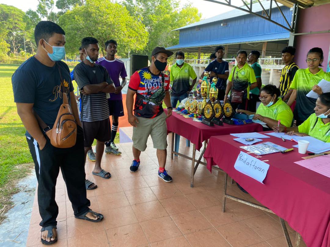 TSVigneswaranSA's tweet photo. Kagum saya melihat kepelbagaian serta kesungguhan para pemain yang menyertai pertandingan ini. Tahniah &amp; semoga berjaya saya ucapkan! 

#TSV
#TanSriSAVigneswaran
#P062 #SungaiSiput
#JelajahKasihSungaiSiput
#MICCares https://t.co/8aeNdSYXfZ