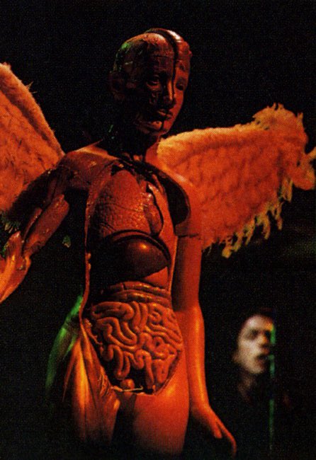 MiserableG0th's tweet photo. nirvana’s in utero tour, a thread (1993-1994) https://t.co/IjGVwL43bU