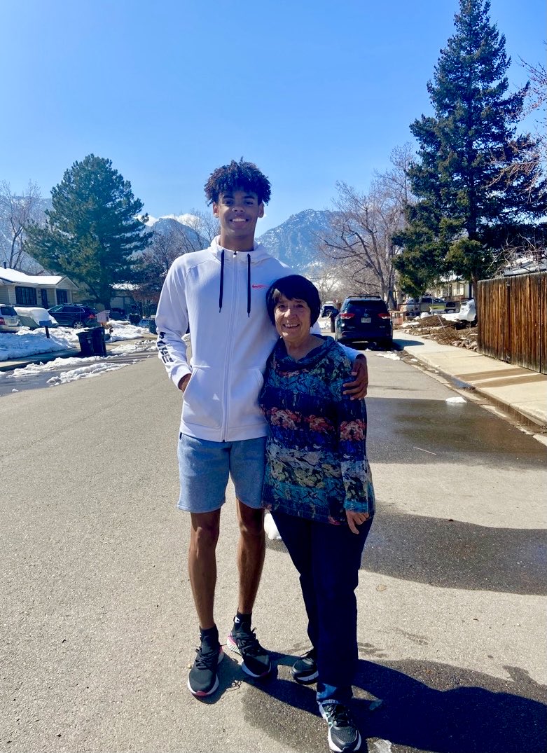 JTjthomas8's tweet image. Grandma waited a long time for this hug. Thank goodness for vaccines ♥️ #PandemicProblems ⁦@CathyMarriner⁩