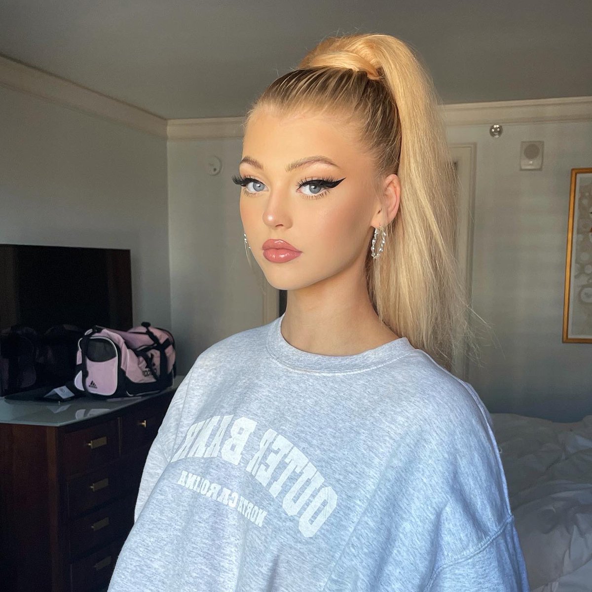 iamlorengray's tweet image. like for a tbh