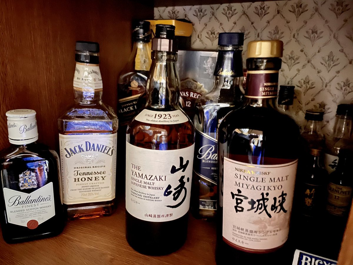 ট ইট র 稲垣秀樹 ウイスキーボトルって 並んでるだけでもオシャレでカッコイイね ট ইট র 稲垣秀樹 ウイスキーボトルって 並んでるだけでもオシャレでカッコイイね