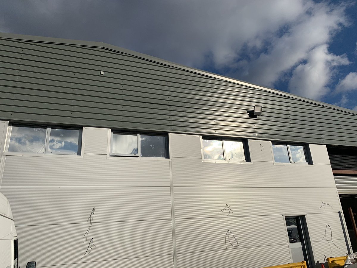 FirstFixGroup's tweet photo. Rainham , Essex .
Internal lining is now complete and the #microrib on front day 16 & almost complete . https://t.co/XGTgTWiVEx