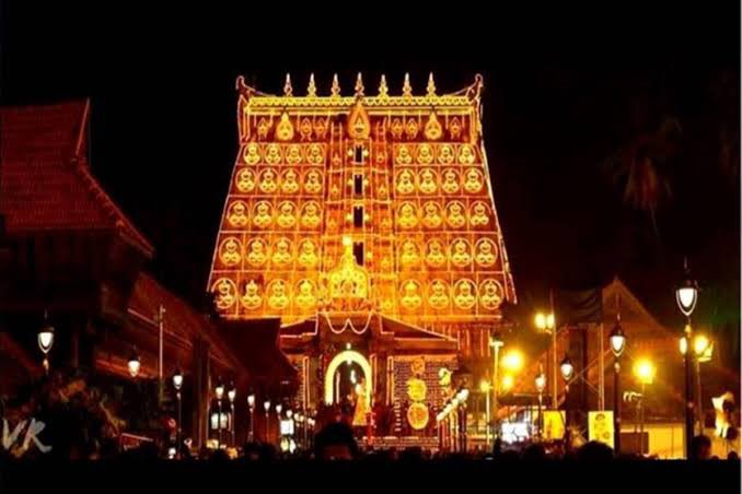 Profdilipmandal's tweet photo. कोरोना की इतनी बड़ी आपदा आई। मंदिरों में आपके दान से इकट्ठा हुआ लाखों करोड़ रुपए का सोना आपके काम आया क्या? पुजारी उसे किस दिन के लिए बचाकर रखे हुए हैं। वे पीढ़ी दर पीढ़ी पुजारी कब तक बनते रहेंगे?  #मंदिरो_में_आरक्षण_कबतक https://t.co/Ibju880oKm