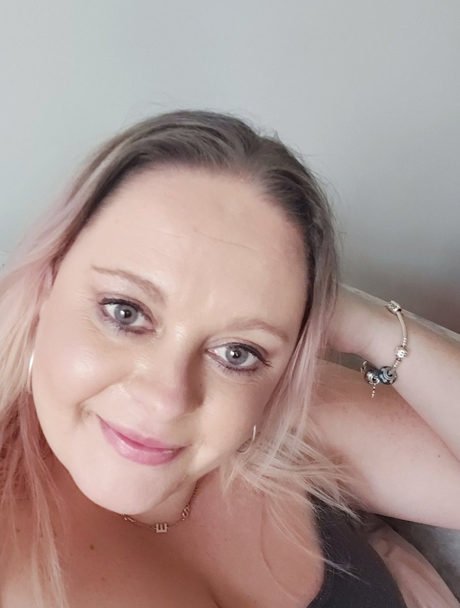 Leanne_Jones34's tweet photo. Anyone else's eyes change colour? Usually they're piercing blue but look green 😭 what is this sorcery?? #greeneyes #changingcolour #blueeyes #why https://t.co/GqV1w1HIPn