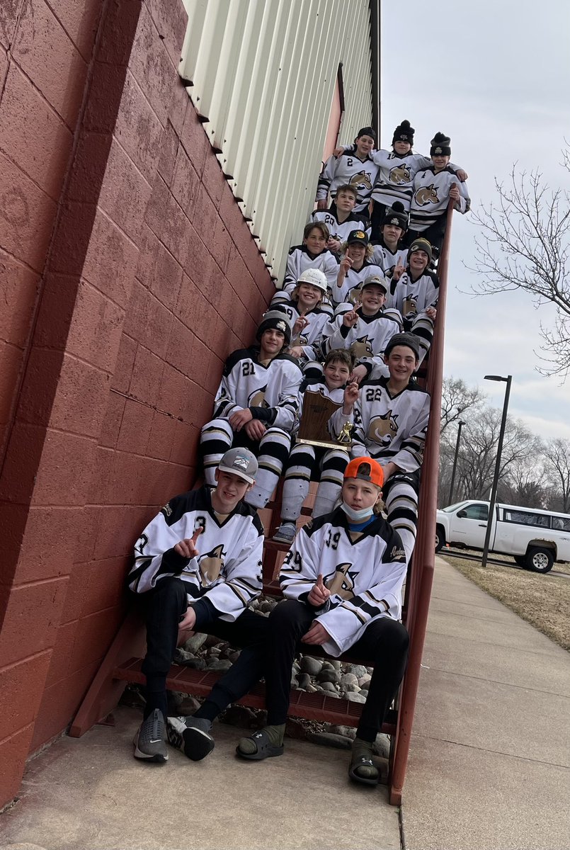 🎟🎟🎟 

Three amazing games. Three W’s. 

The boys punched their ticket to the STATE TOURNEY! 🏆🥇

#hardworkpaysoff
#drive2state
#letsrollhuskies
#statebound
#goodthingwecheerforourselves