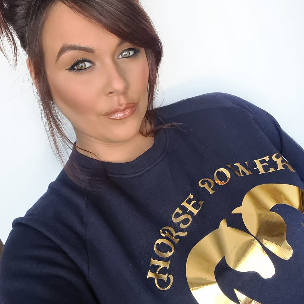 Jasmine helping @HorseCharity every Horse Power sweatshirt donates #linkinbio #horsepower #helpinghorses
