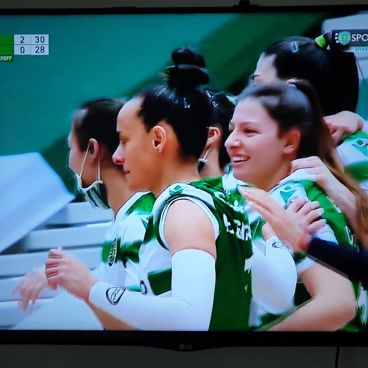 ZeQuintela's tweet photo. Que belo jogo de voleibol! Parabéns Leoas! (SCP 3 - Leixões 0) #ForcaSporting https://t.co/tHjjtxBAW5