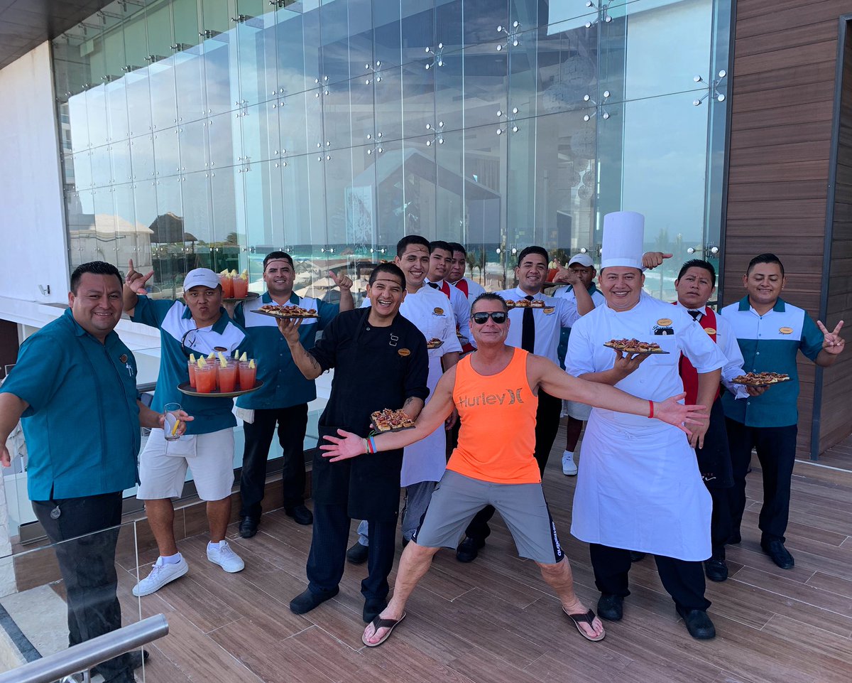 MOBILEMIKE_'s tweet photo. #GetYourPassportReady #MobileMike #PromotingTheFuture #Mexico #MyNewJob #PeaceAndHarmony #It’sTimeForYouToMakeChanges #LandOfOpportunity #EveryDayIsABlessing #DoingCommunityServiceEverywhere #MoreToCome https://t.co/U0jOChSmaN