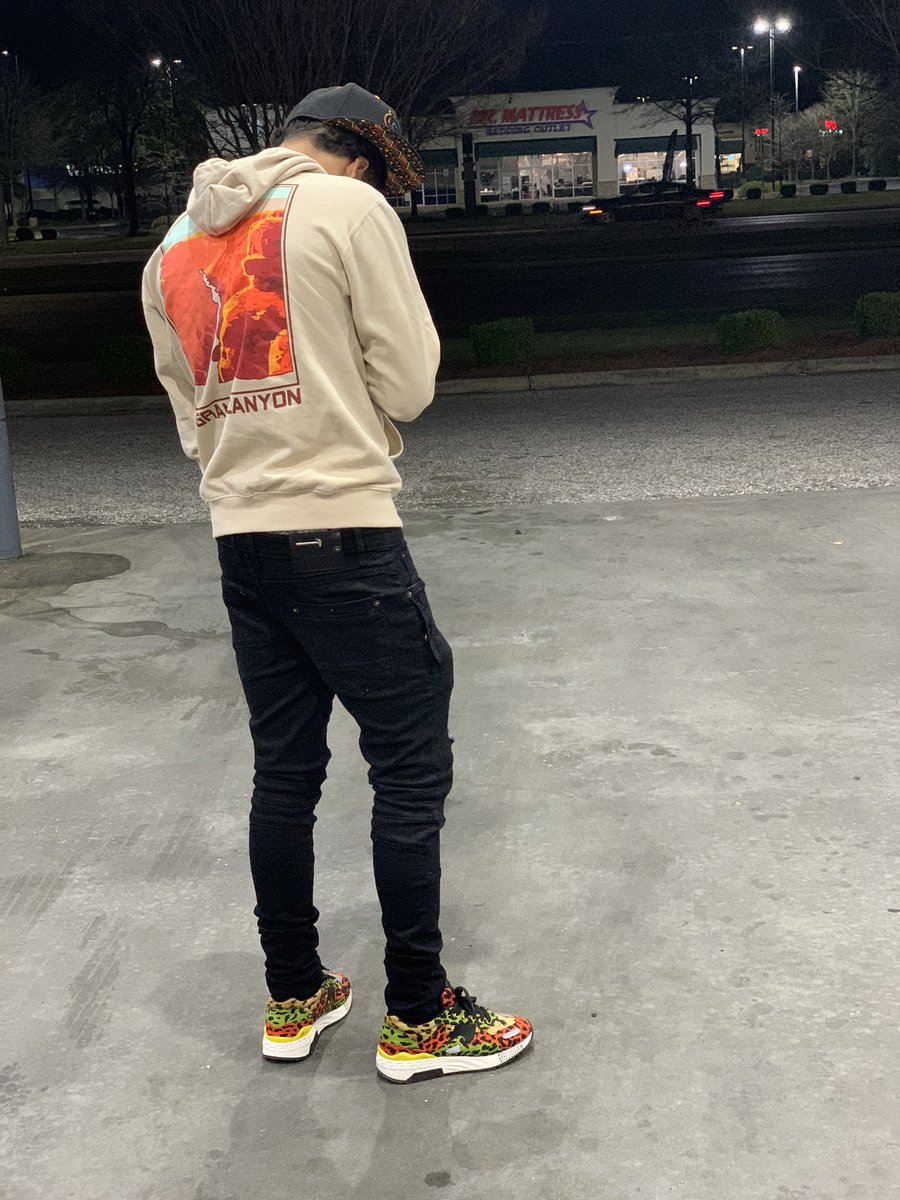 1KDrako's tweet photo. Man I used to tweak pourin 4s of wock inside a wine glass 🍷 🍼 hoe say that she like athletes I walked in wit them thigh pads 💰🥱 #myasu https://t.co/id11j7IN3b