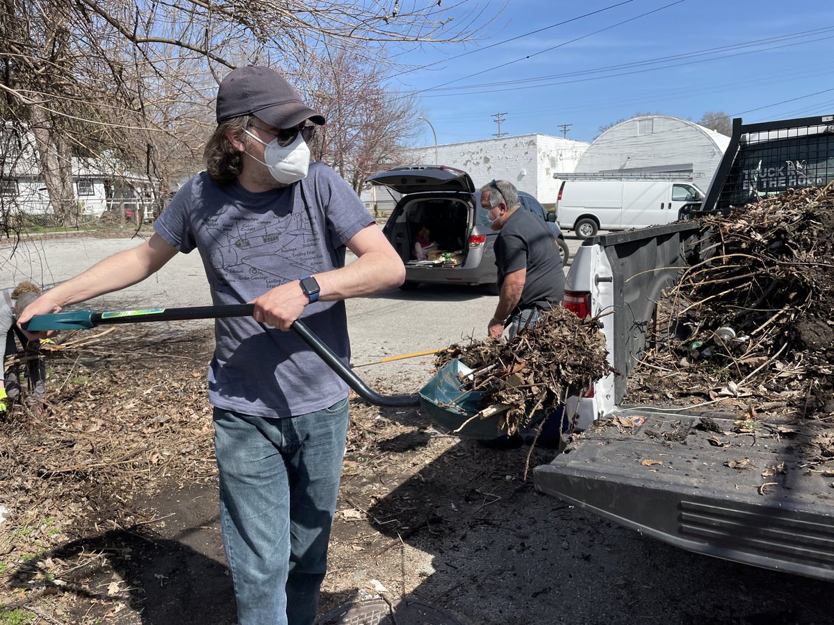 ⁦<a href="/geoffeg/">Geoff Gallaway</a>⁩ ⁦<a href="/CarondeletNeig1/">Carondelet Neighborhood Association</a>⁩ one shovel at a time@is how you cleanup!