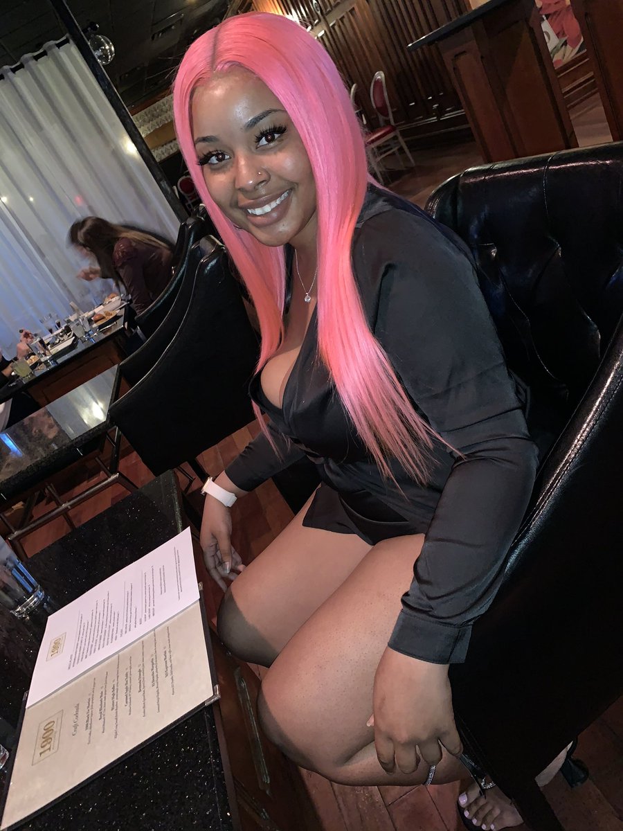 __PrettyInRED's tweet photo. Mom first, bad bitch immediately after 💕

#BigDeuceDeuce 🥳 https://t.co/gOiyG8FfiG