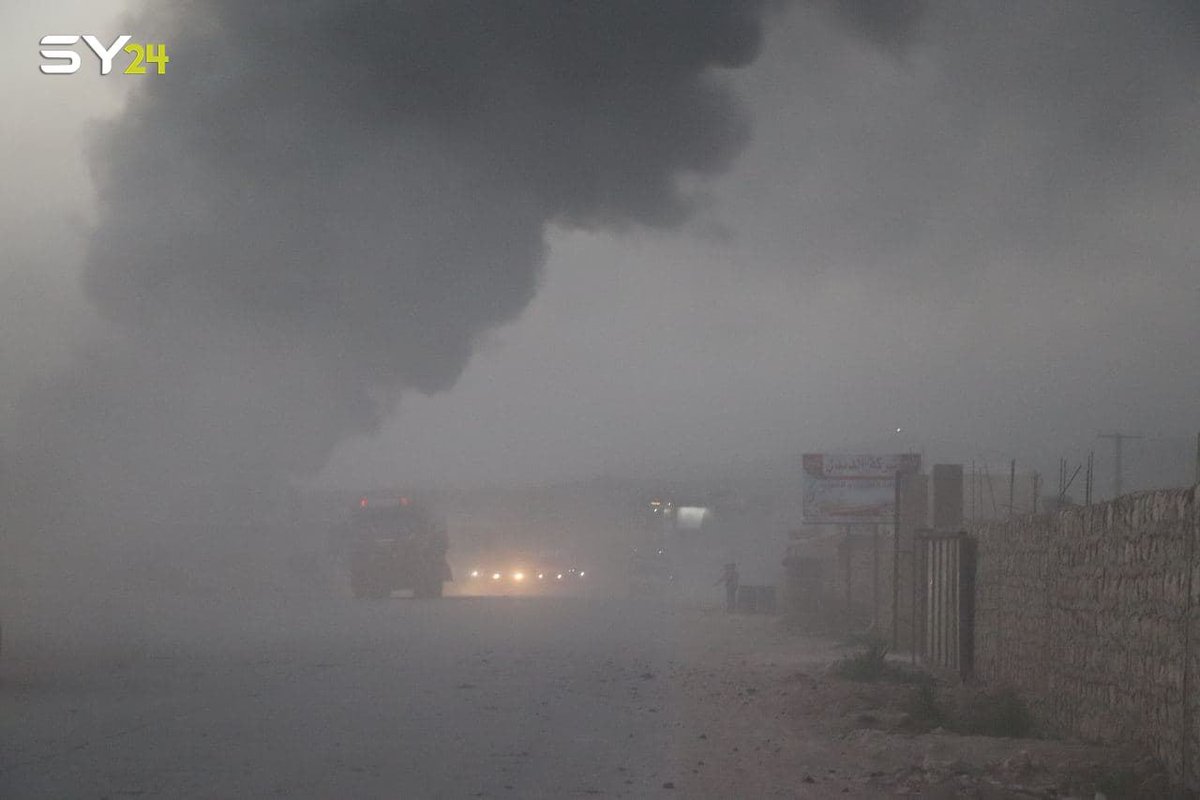 تظهر الصور التي التقطها مراسل SY24 محاولة عناصر الدفاع المدني إخماد الحرائق الناتجة عن 7 غارات جوية روسية استهدفت الطريق الواصل بين مدينة سرمدا ومنطقة باب الهوى، ما أدى لمقتل مدني.

تصوير: أحمد الأخرس

🗓21/03/2021         📌طريق سرمدا - باب الهوى - إدلب