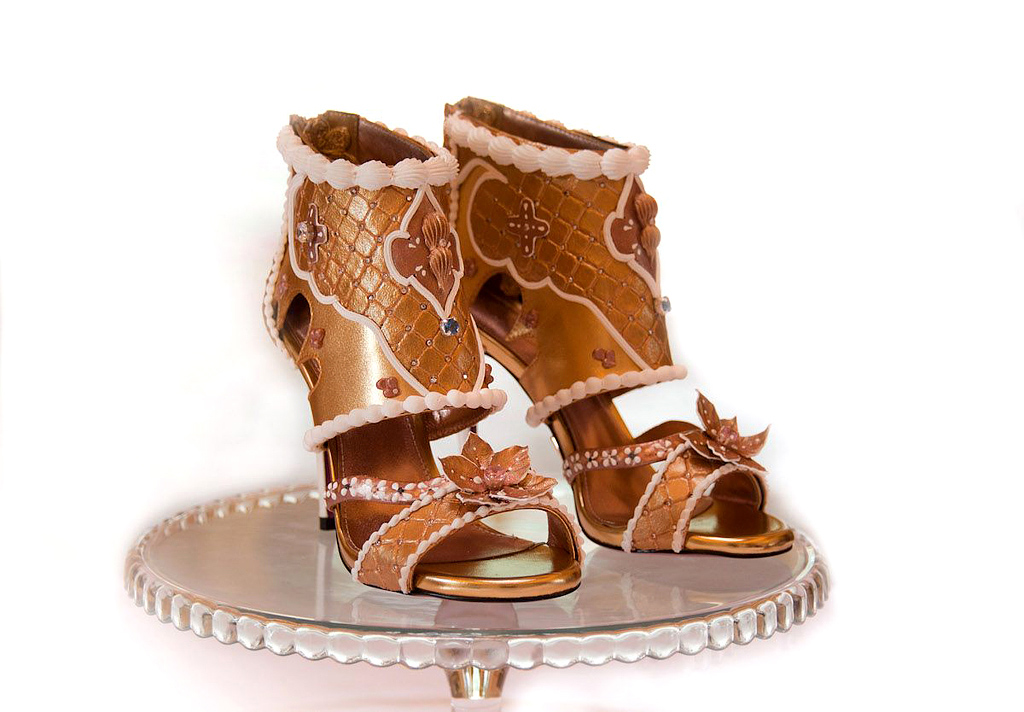 godly_soles's tweet photo. Debbie Wingham Diamond Stilettos – $15,100,000.

#godlysoles #shoes #sneakers #shoesaddict #sneakerhead #pizzahut #pizzahutpietops2 #pietops #shoesurgeon #diamond #diamonds #diamondshoes #stilettos #stiletto #debbiewingham #chrisjohnsonartist #couturecakes #dubai #uae https://t.co/RP4eypGqjc