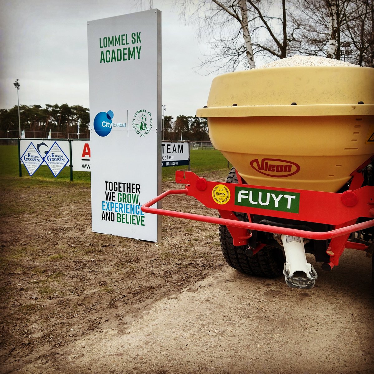 WimFluyt's tweet photo. Fertilisers - Lommel
#pitchcare #pitchmaintenance #fertilisers #fluyt #fluytbvba #fluytbv #groundsman #groundsmanlife https://t.co/SikC5jSEL7