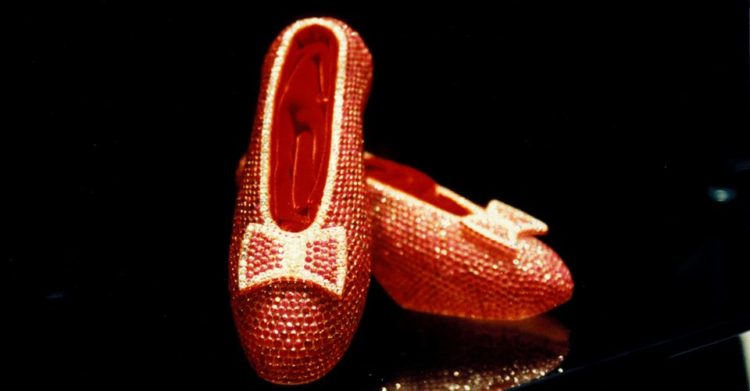 godly_soles's tweet photo. House of Harry Winston Ruby Slippers – $3,000,000.

#godlysoles #shoes #sneakers #shoesaddict #sneakerhead #pizzahut #pizzahutpietops2 #pietops #shoesurgeon #ruby #rubies #rubyslippers #rubyshoes #slippers #harrywinston #ronaldwinston #javierbarrera #wizardofoz #dorothy https://t.co/ARbnvnhwIH