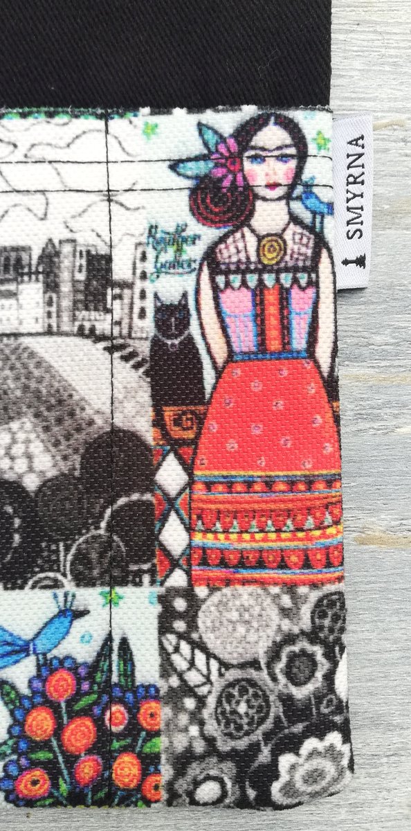 atolyesmyrna's tweet photo. Kitap Kılıfı , Frida

▪️Büyük bir bölme ve önde iki cep olmak üzere üç bölmelidir.
▪️Tek renk kısım kalın gabardin kumaş, cep kısımları dijital baskı kumaştır ve astarlıdır.
▪️Ölçüleri 19x24 cm 
#tabletkılıfı #kitapkılıfı #booksleeve #tabletcover #tabletbag #handmade https://t.co/Y0ERIHR4lJ