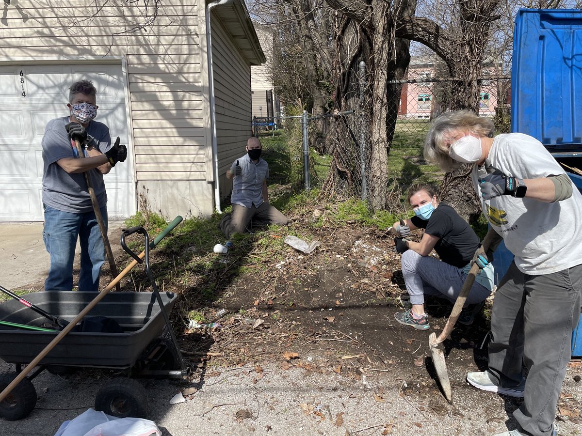 ⁦<a href="/CarondeletNeig1/">Carondelet Neighborhood Association</a>⁩ a great day to be out doing some spring cleaning!