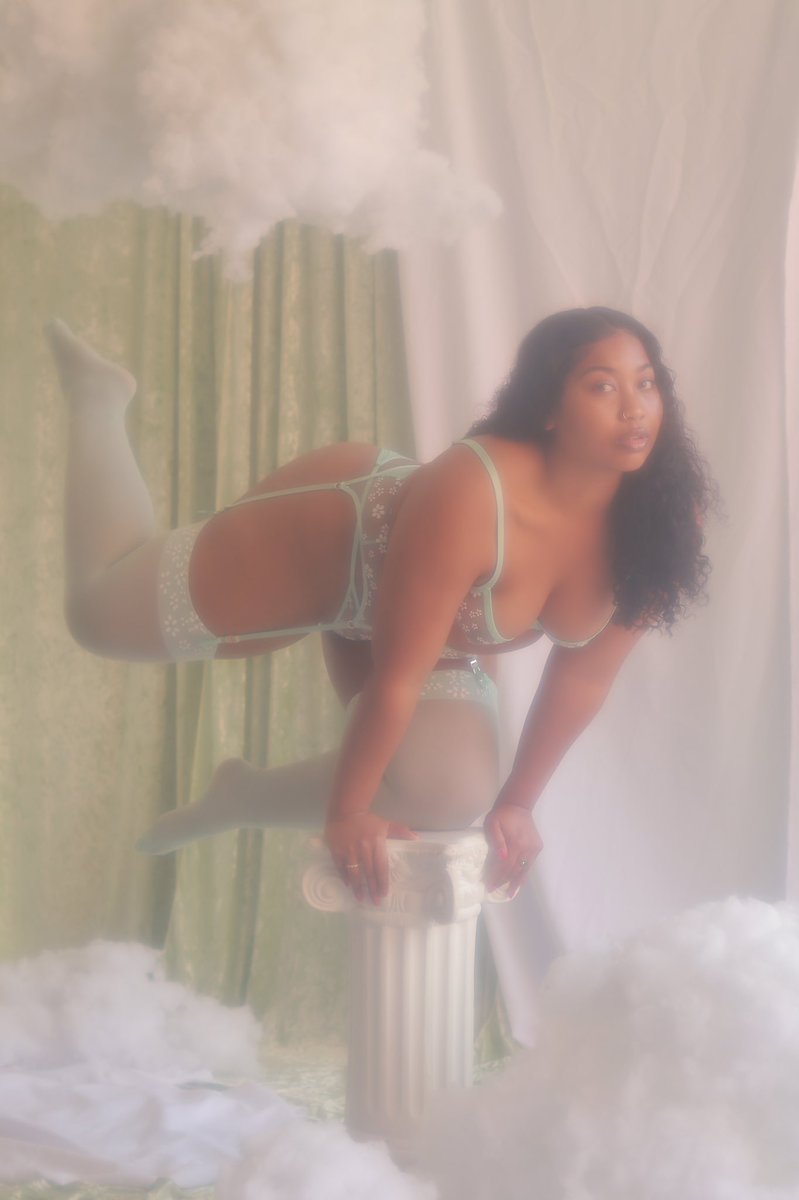 spookydotworld's tweet photo. Spring is finally here!! Feb set with
@siennabee3 @SavageXFenty https://t.co/Y2BGKzLWEk