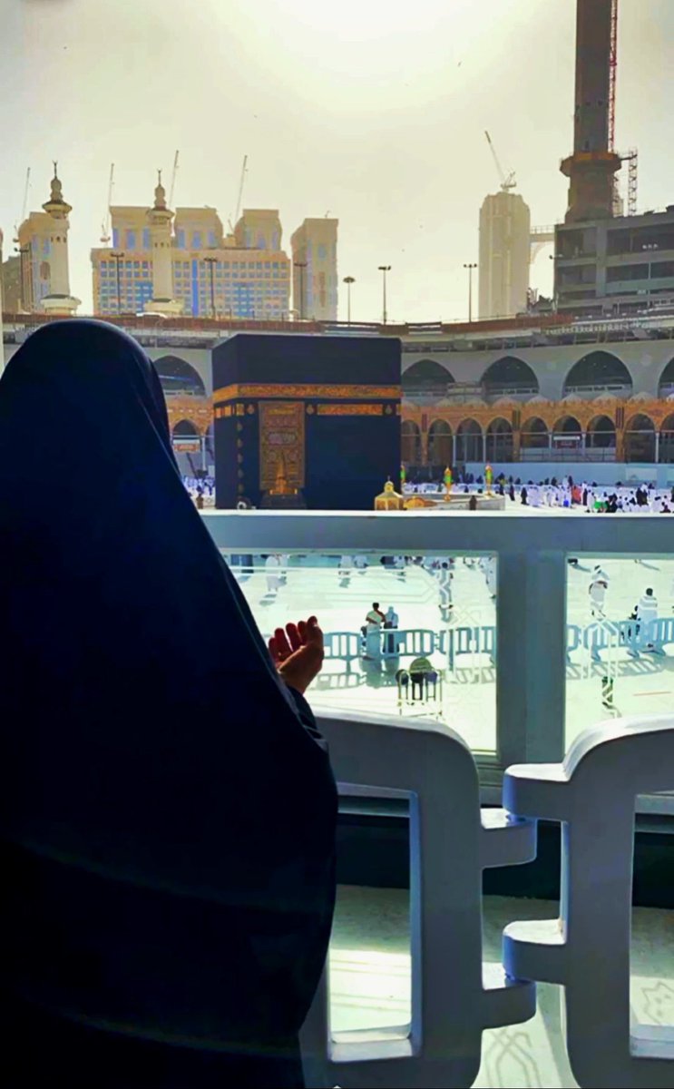 bibo_otb's tweet photo. فِي قلبها حُب ، تحت قدميها جنَّة ، بين يديها دعاء.🤍🤍كل عام وانتي بخير 🤍 https://t.co/5hXToRK5Qv