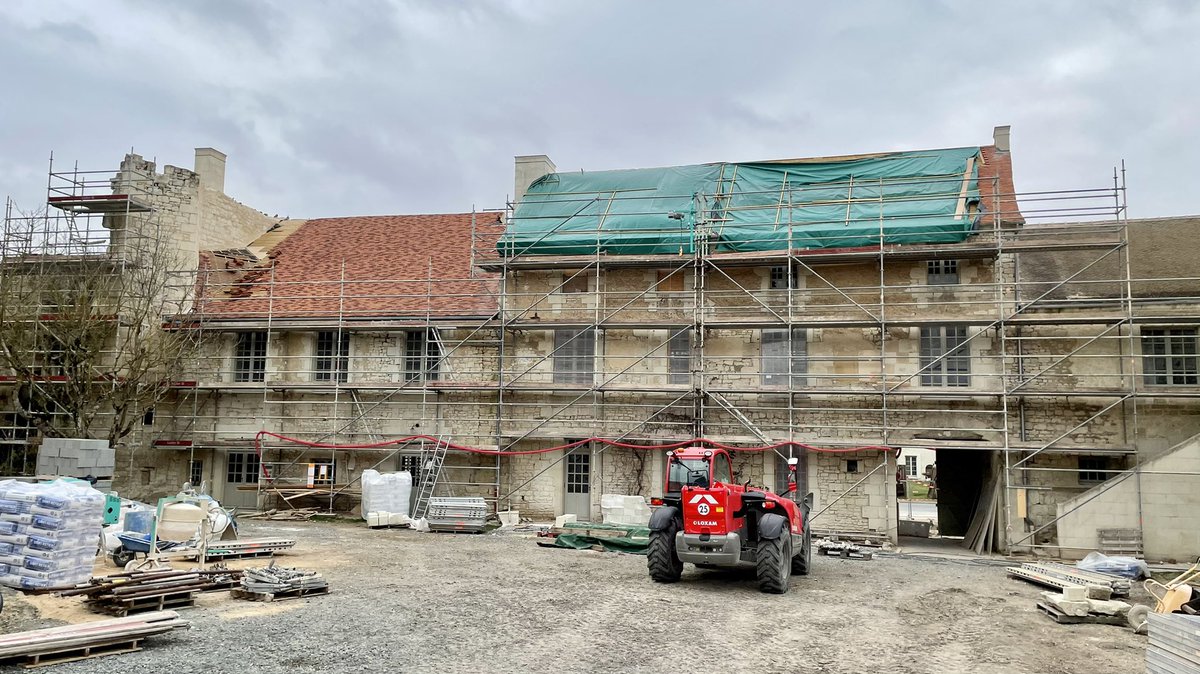 🏰Visite du chantier de l’Historial ce dimanche après-midi
Le château de Monts-sur-Guesnes se transforme. Le projet devient réalité. Travaux du souterrain pour relier la ferme en juillet prochain
🏰Ouverture au public en avril 2022, 10 ans après avoir commencé à écrire le projet